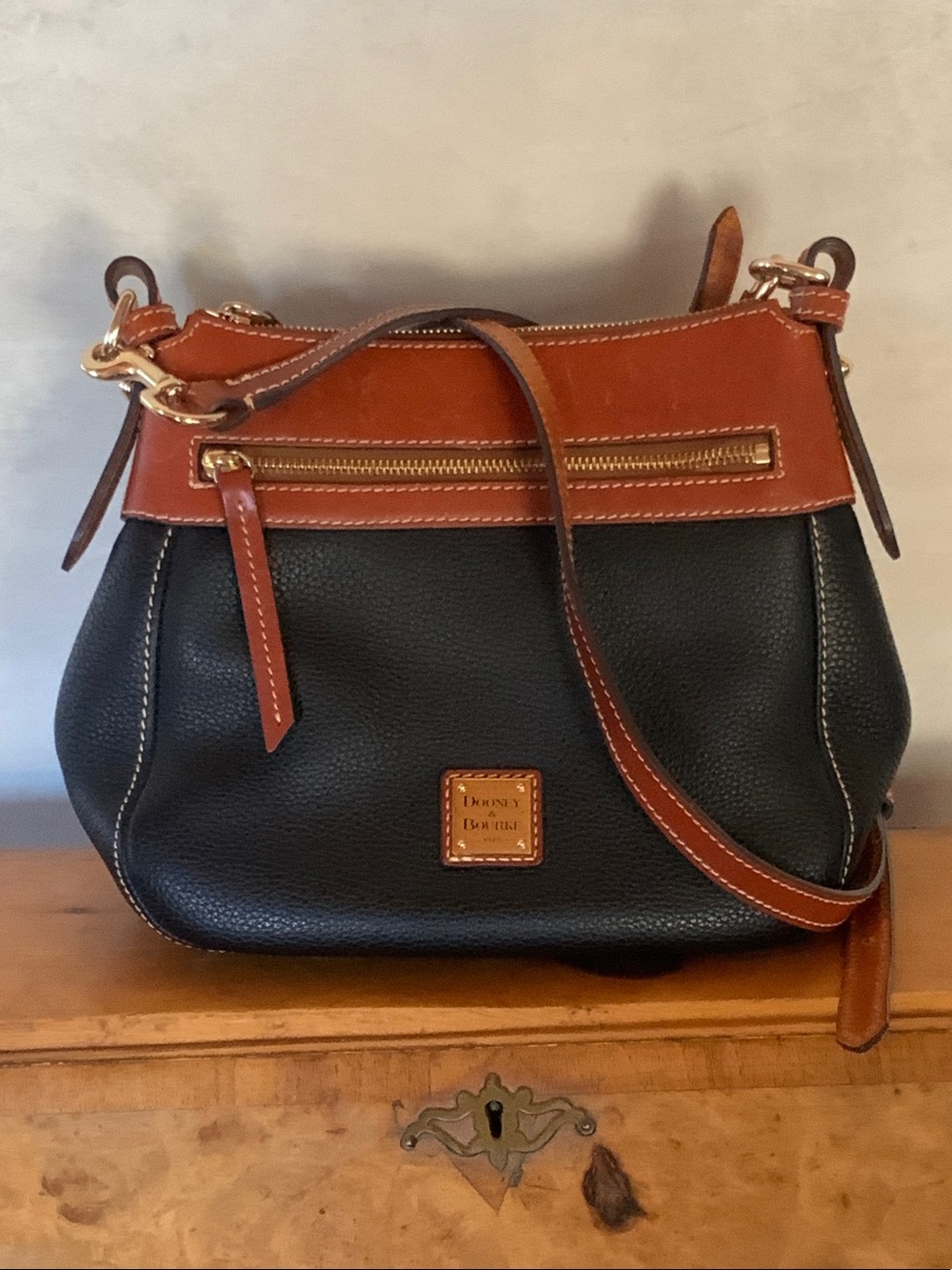Dooney Bourke Pebble Grain Crossbody 25 - Picture 2 of 16